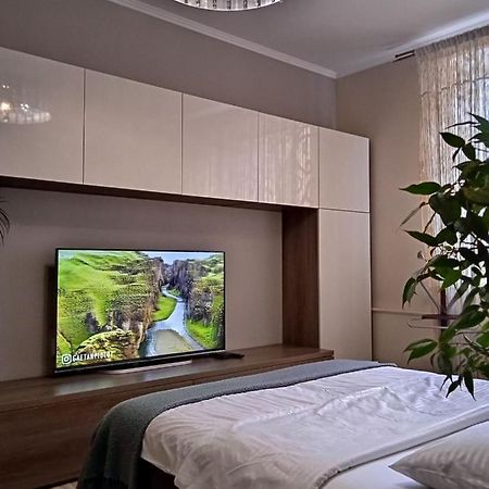 Vip Квартира Подобово Центр, 2 Кімнати, Смарт Тв, Документи Apartment รีฟเน ภายนอก รูปภาพ